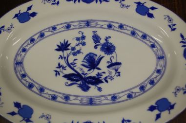 (n-7053) Chromolit Porzellan, sibulamustriga ovaalne vaagen