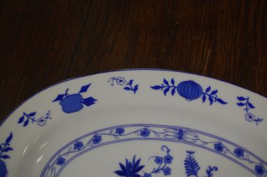 (n-7053) Chromolit Porzellan, sibulamustriga ovaalne vaagen