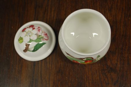 (n-7061) Portmeirion Pottery, puuviljadega toos (n-7061) Portmeirion Pottery, puuviljadega toos