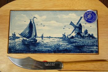 (n-7065) Delft Blue käsitsimaalitud lõikelaud juustule koos noaga 2