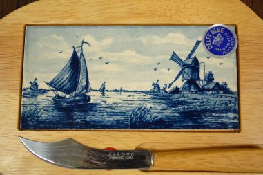 (n-7065) Delft Blue käsitsimaalitud lõikelaud juustule koos noaga