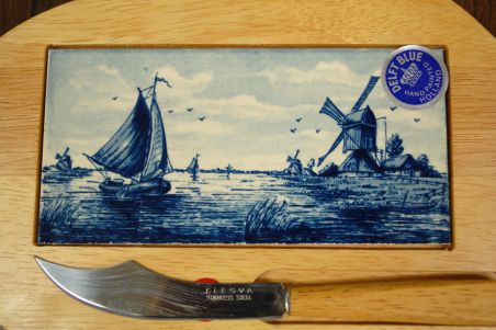 (n-7065) Delft Blue käsitsimaalitud lõikelaud juustule koos noaga