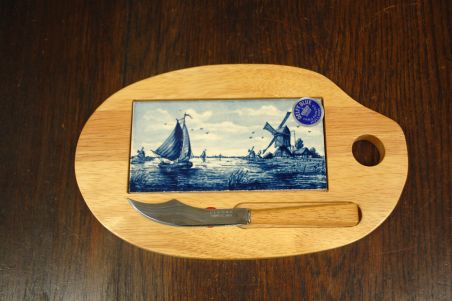 (n-7065) Delft Blue käsitsimaalitud lõikelaud juustule koos noaga