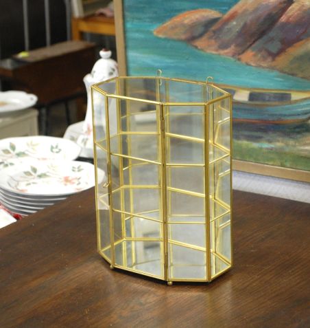 (n-7068) Suurem klaasist peegelseinaga ehtekapp