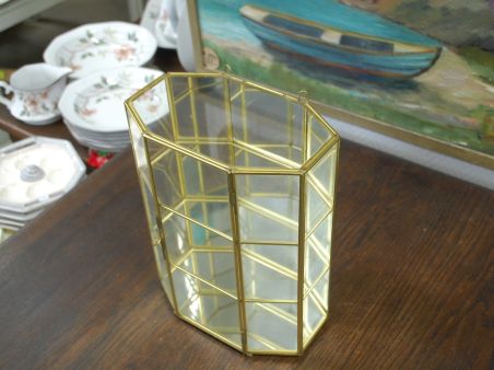 (n-7068) Suurem klaasist peegelseinaga ehtekapp