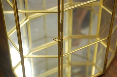 (n-7068) Suurem klaasist peegelseinaga ehtekapp