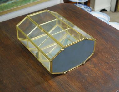 (n-7068) Suurem klaasist peegelseinaga ehtekapp