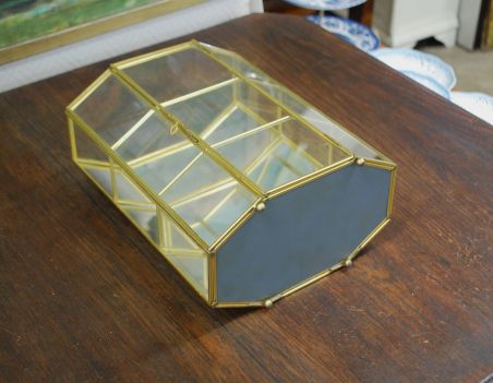 (n-7068) Suurem klaasist peegelseinaga ehtekapp