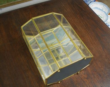 (n-7068) Suurem klaasist peegelseinaga ehtekapp