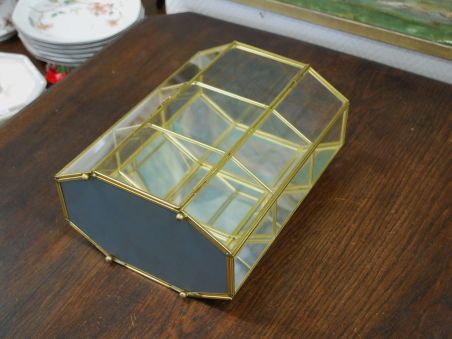 (n-7068) Suurem klaasist peegelseinaga ehtekapp