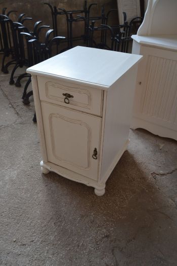 (L-683/1) Valge kummut 2