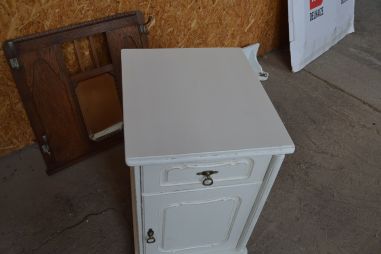 (L-683/2) Valge kummut