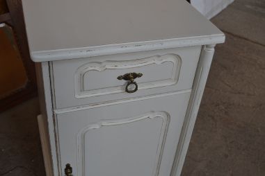 (L-683/2) Valge kummut