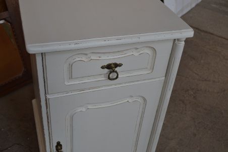 (L-683/2) Valge kummut