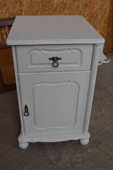 (L-683/2) Valge kummut