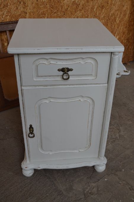 (L-683/2) Valge kummut