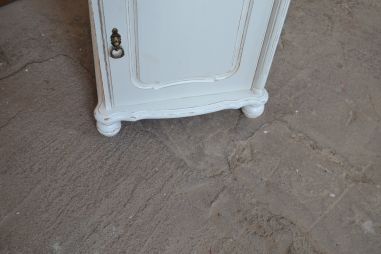 (L-683/2) Valge kummut