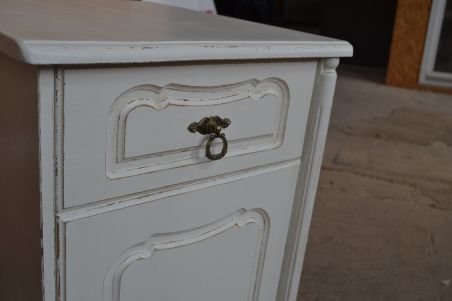 (L-683/2) Valge kummut