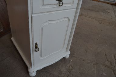 (L-683/2) Valge kummut