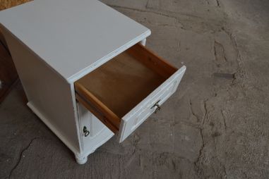 (L-683/2) Valge kummut