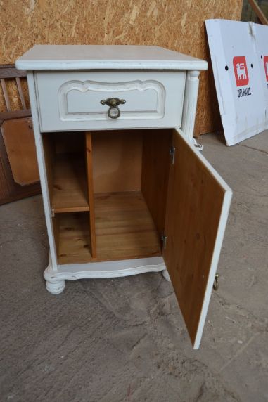 (L-683/2) Valge kummut