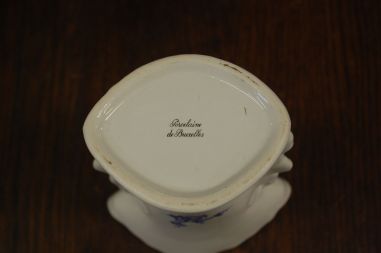 (n-7086) Porrcelaine de Bruxelles, lilleline vaas