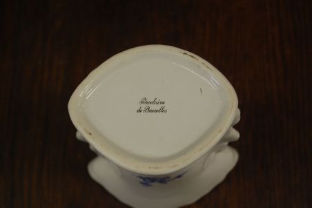 (n-7086) Porrcelaine de Bruxelles, lilleline vaas