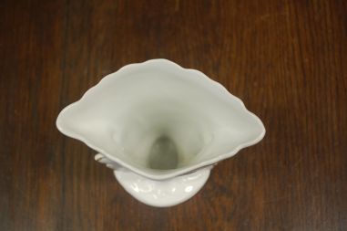 (n-7086) Porrcelaine de Bruxelles, lilleline vaas