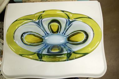 (n-7088) Suur uhke mitmevärviline klaasist kauss