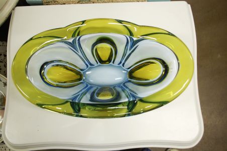 (n-7088) Suur uhke mitmevärviline klaasist kauss