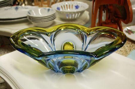 (n-7088) Suur uhke mitmevärviline klaasist kauss