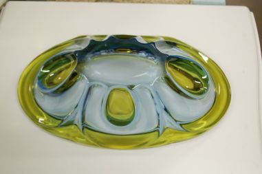 (n-7088) Suur uhke mitmevärviline klaasist kauss