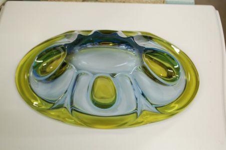 (n-7088) Suur uhke mitmevärviline klaasist kauss