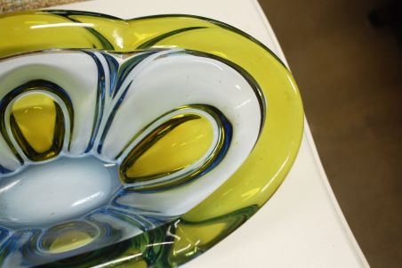 (n-7088) Suur uhke mitmevärviline klaasist kauss