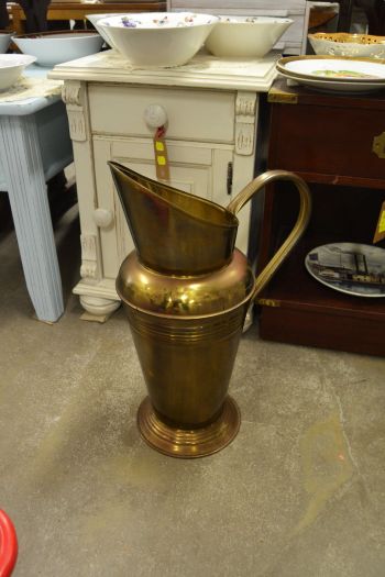 (n-7093) Metallist suur veenõu või vihmavarju hoidik