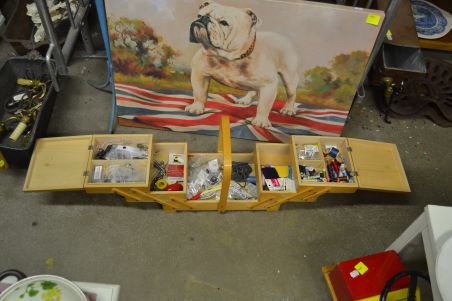 (n-7098) Käsitöökast koos sisuga