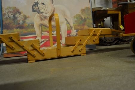 (n-7098) Käsitöökast koos sisuga