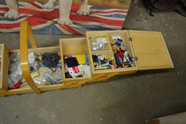 (n-7098) Käsitöökast koos sisuga