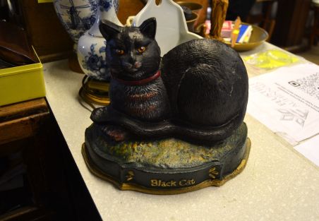 (n-7102)  Raske metallist uksehoidja kass