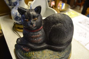 (n-7102)  Raske metallist uksehoidja kass