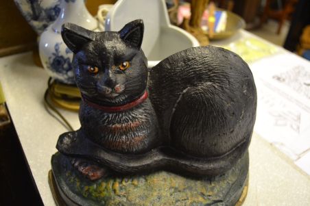 (n-7102)  Raske metallist uksehoidja kass