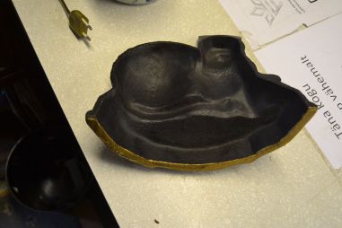 (n-7102)  Raske metallist uksehoidja kass