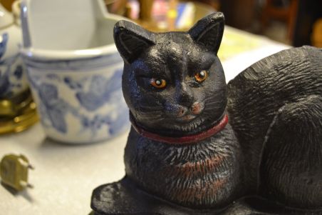 (n-7102)  Raske metallist uksehoidja kass