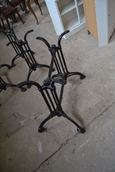 (L-685) Raske metallist lauajalg