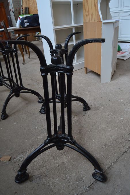 (L-685) Raske metallist lauajalg