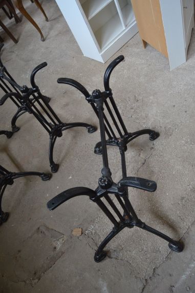 (L-685) Raske metallist lauajalg