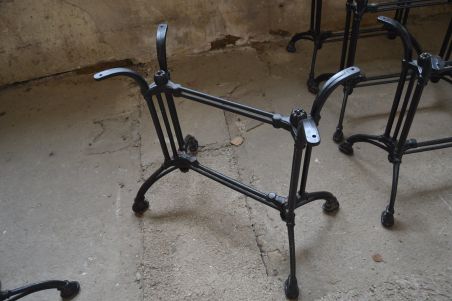 (L-685) Raske metallist lauajalg