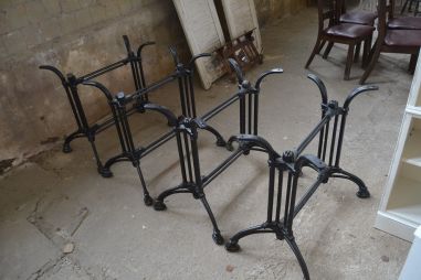 (L-685) Raske metallist lauajalg