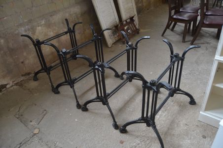 (L-685) Raske metallist lauajalg