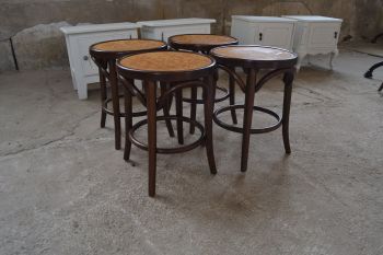 (L-686) Viinitoolid, taburetid, 4 tk komplektis